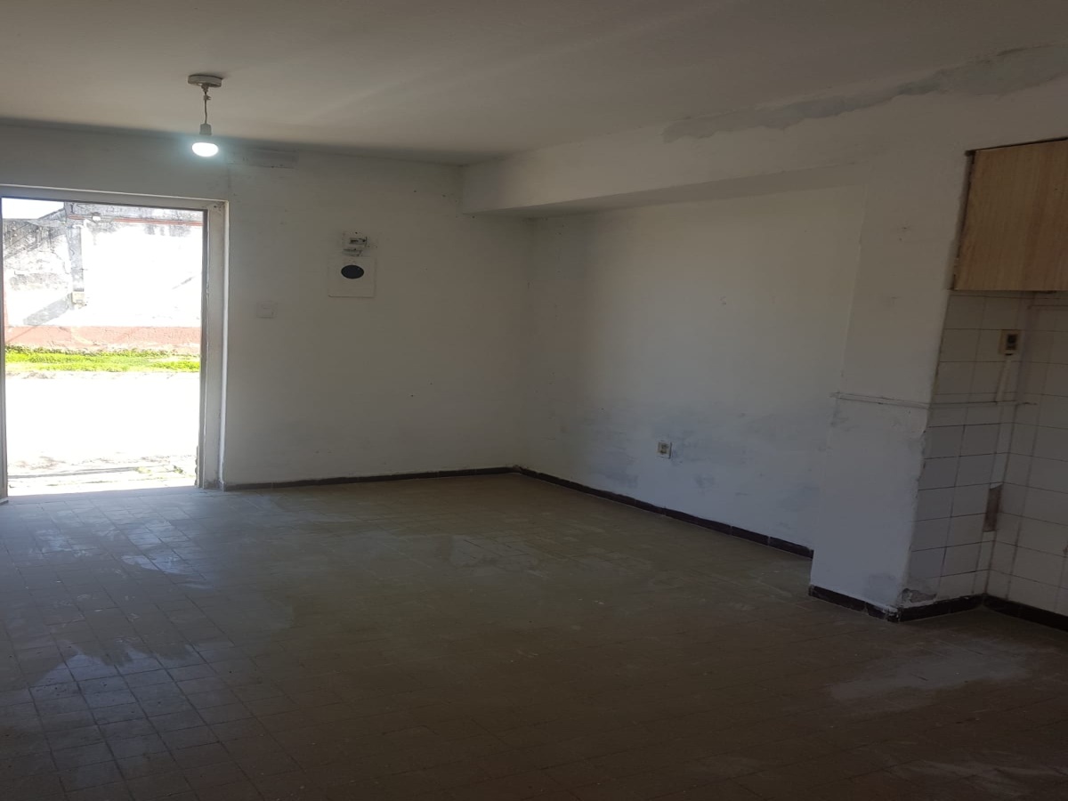 703 Juan Bautista de León, Durazno, 2 Habitaciones Habitaciones, ,1 BañoBathrooms,Casa,En venta,Juan Bautista de León,1226