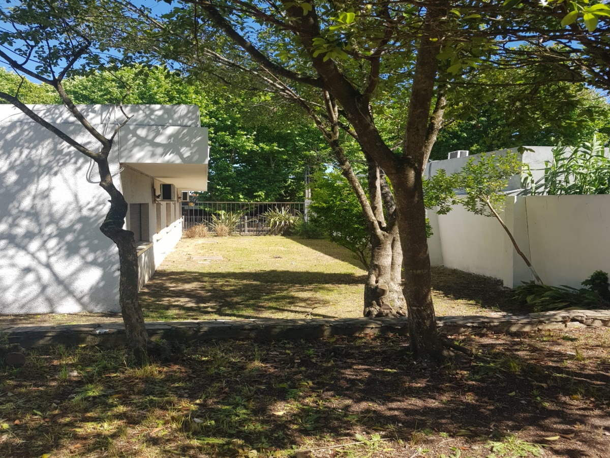 526 Zorrilla, Durazno, 8 Habitaciones Habitaciones, ,4 BathroomsBathrooms,Casa,En alquiler,Zorrilla,1877